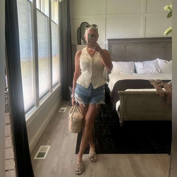 Meet your Posher - Picture 8 of 16